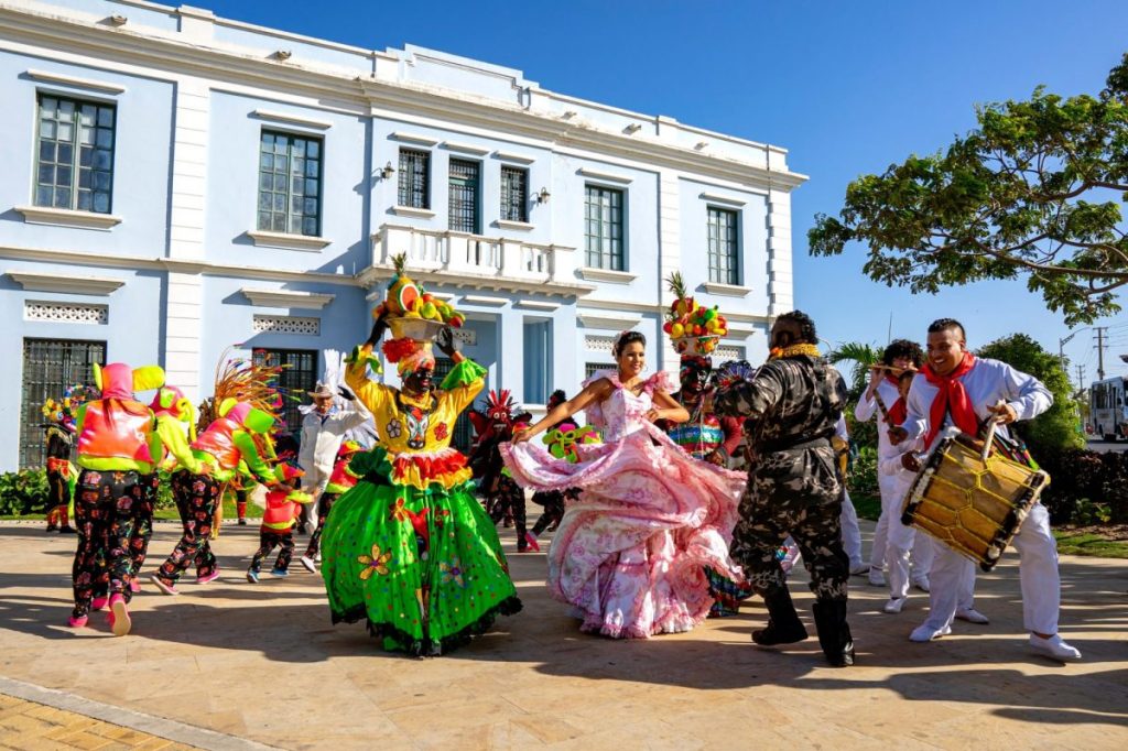 barranquilla festival dancers colombia